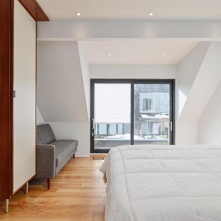 New Modern 1400 Sq Ft Coach House Near Everything Toronto Exteriör bild