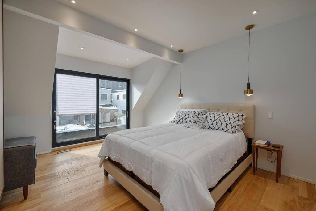 New Modern 1400 Sq Ft Coach House Near Everything Toronto Exteriör bild