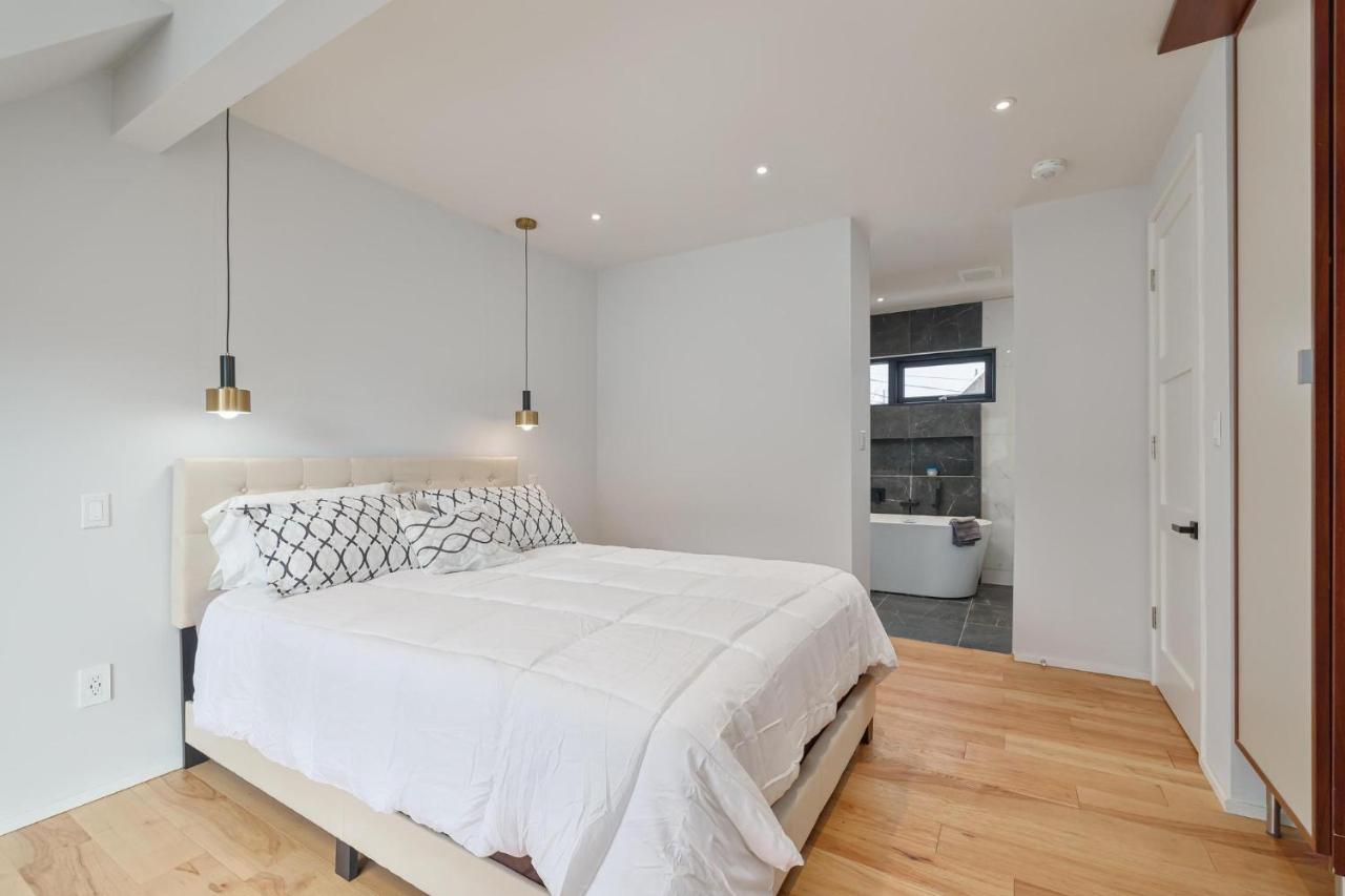 New Modern 1400 Sq Ft Coach House Near Everything Toronto Exteriör bild
