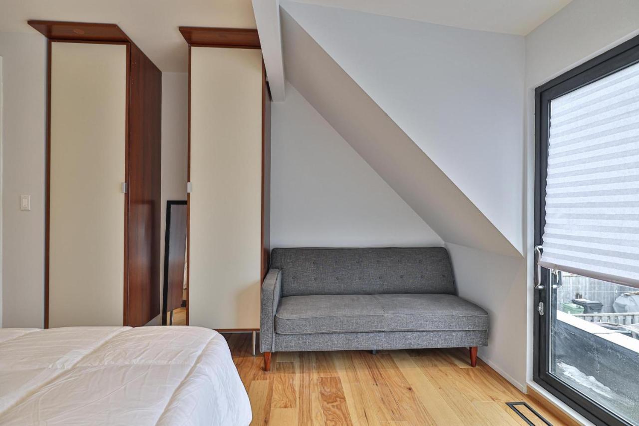 New Modern 1400 Sq Ft Coach House Near Everything Toronto Exteriör bild
