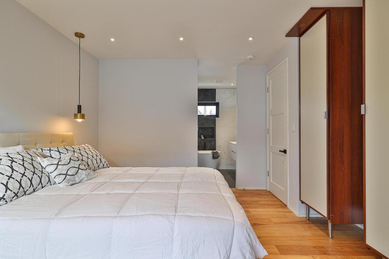 New Modern 1400 Sq Ft Coach House Near Everything Toronto Exteriör bild