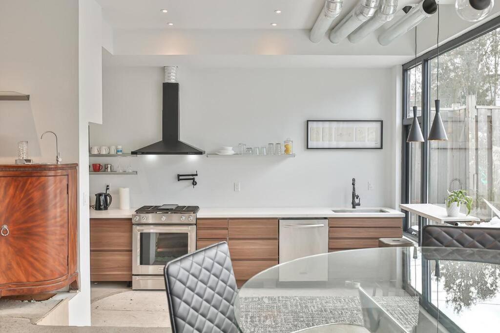 New Modern 1400 Sq Ft Coach House Near Everything Toronto Exteriör bild