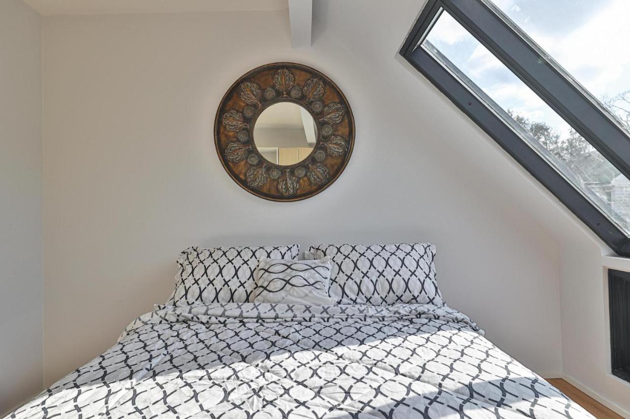 New Modern 1400 Sq Ft Coach House Near Everything Toronto Exteriör bild