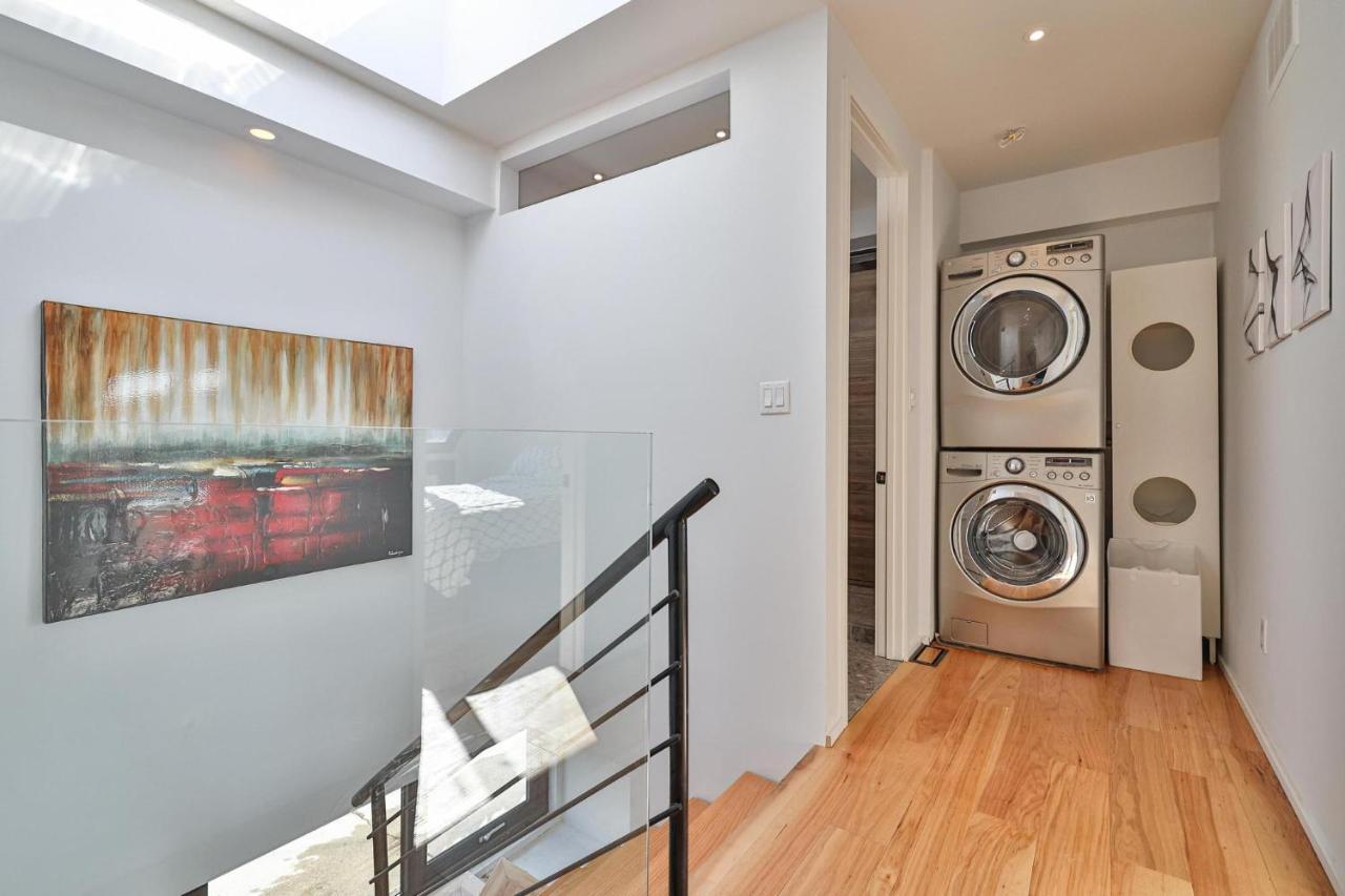 New Modern 1400 Sq Ft Coach House Near Everything Toronto Exteriör bild