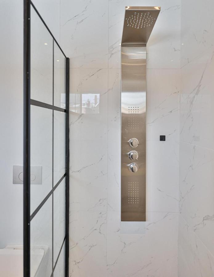 New Modern 1400 Sq Ft Coach House Near Everything Toronto Exteriör bild