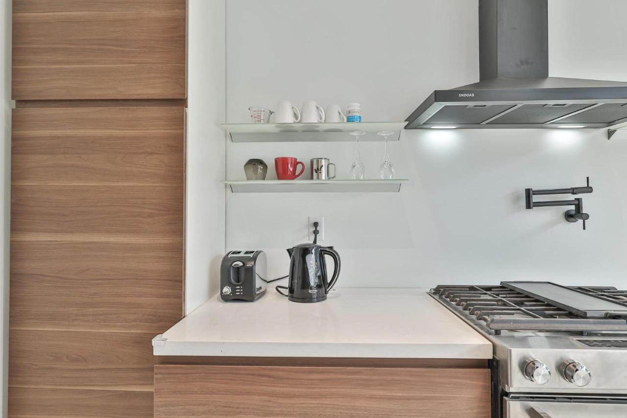 New Modern 1400 Sq Ft Coach House Near Everything Toronto Exteriör bild