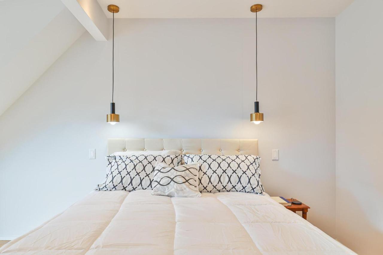 New Modern 1400 Sq Ft Coach House Near Everything Toronto Exteriör bild