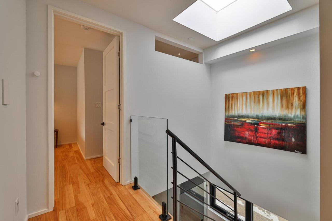 New Modern 1400 Sq Ft Coach House Near Everything Toronto Exteriör bild