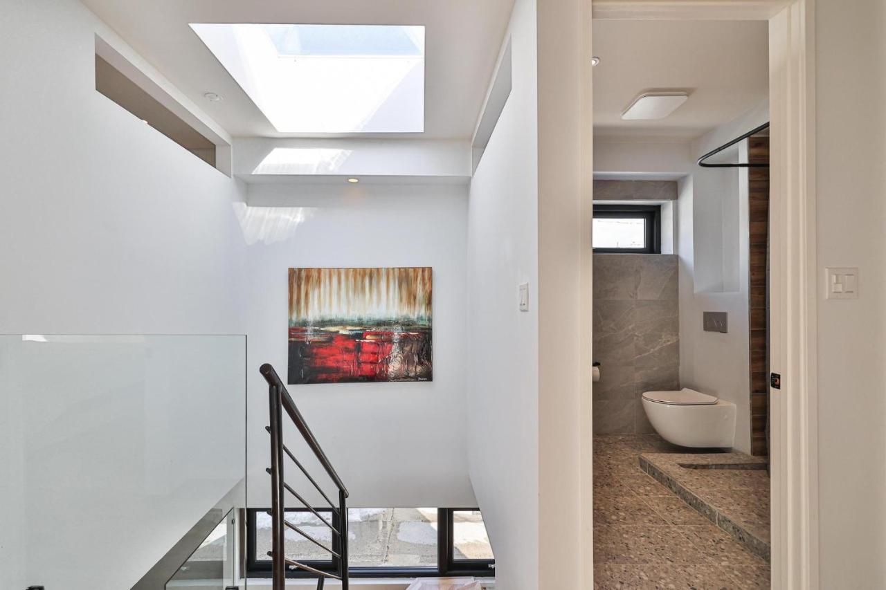 New Modern 1400 Sq Ft Coach House Near Everything Toronto Exteriör bild