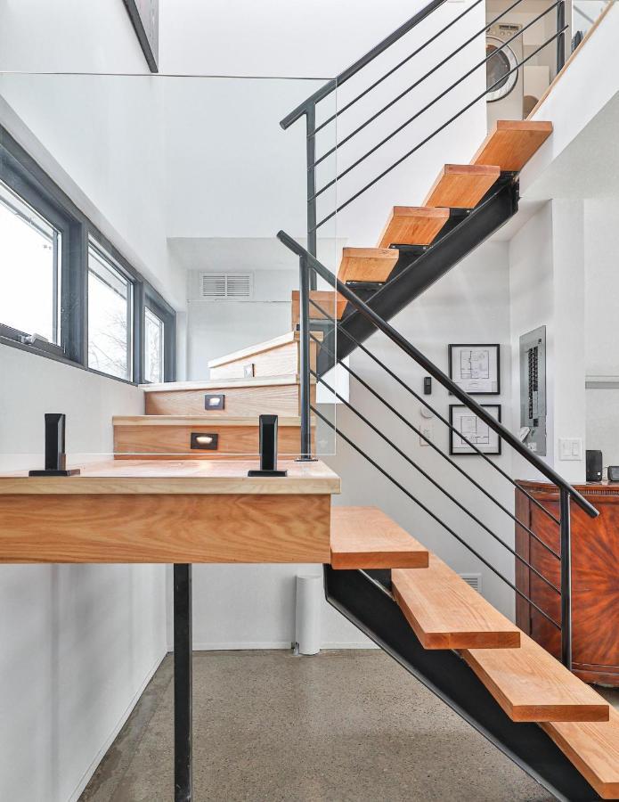 New Modern 1400 Sq Ft Coach House Near Everything Toronto Exteriör bild
